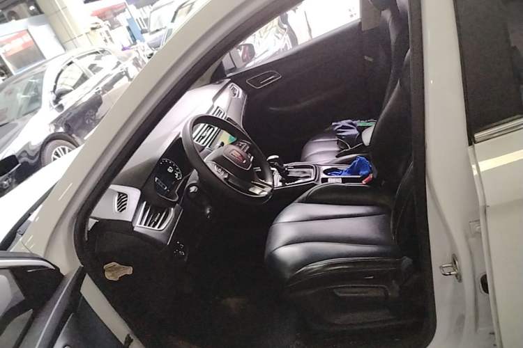 Used Roewe i5 2020 1.5L Automatic 4G Connect Luxury Flagship Edition Driver Seat