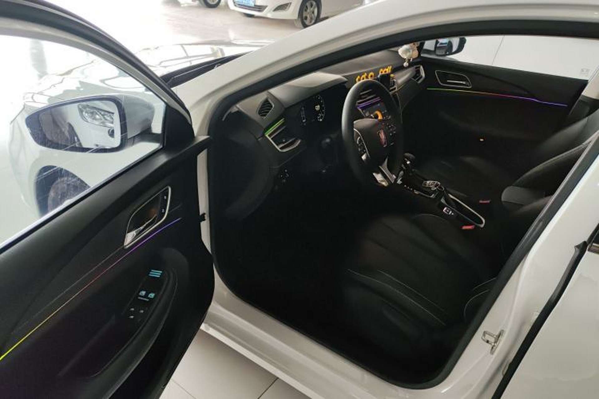 Used Roewe i5 2020 1.5L Automatic 4G Connect Luxury Flagship Edition Driver Seat