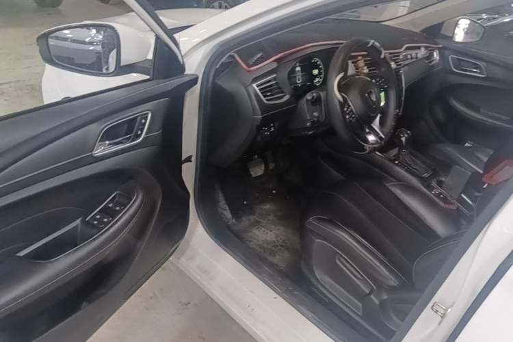 Used Roewe i5 2020 1.5L Automatic 4G Connect Luxury Flagship Edition Driver Seat