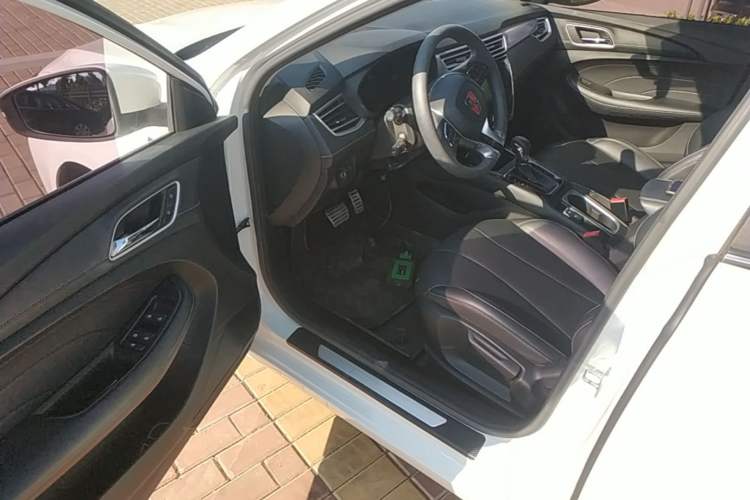 Used Roewe i5 2020 1.5L Automatic 4G Connect Luxury Flagship Edition Driver Seat