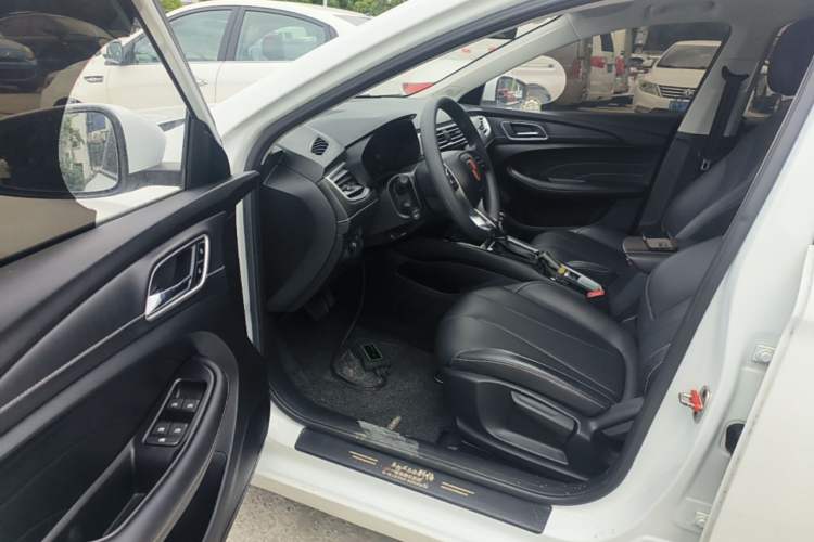 Used Roewe i5 2020 1.5L Automatic 4G Connect Luxury Flagship Edition Driver Seat