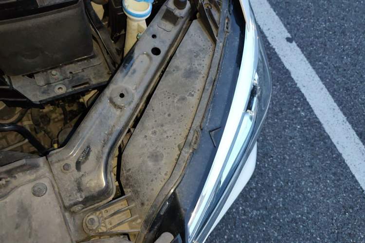 Used Roewe i5 2020 1.5L Automatic 4G Connect Luxury Flagship Edition Engine Bay Left