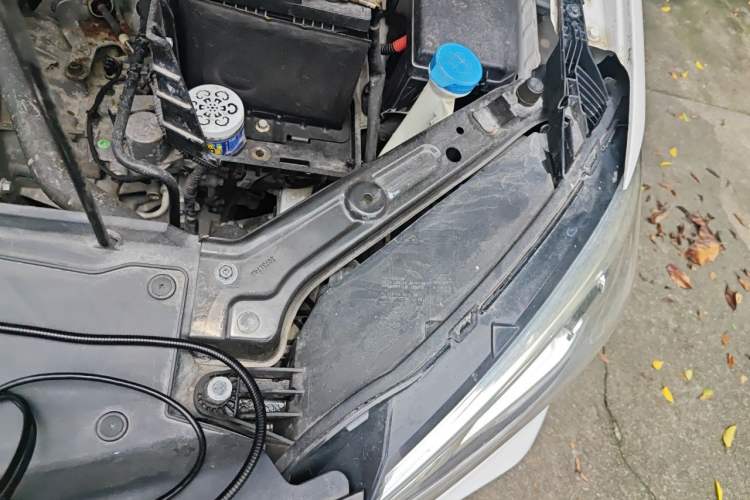Used Roewe i5 2020 1.5L Automatic 4G Connect Luxury Flagship Edition Engine Bay Left