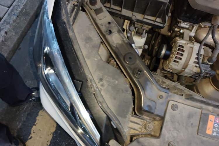Used Roewe i5 2020 1.5L Automatic 4G Connect Luxury Flagship Edition Engine Bay Right