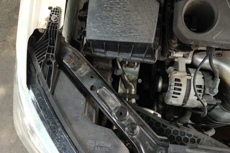 Used Roewe i5 2020 1.5L Automatic 4G Connect Luxury Flagship Edition Engine Bay Right