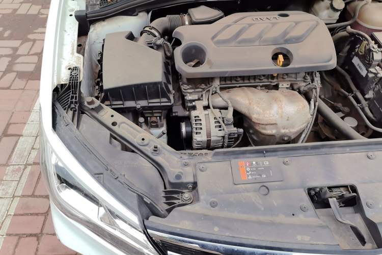 Used Roewe i5 2020 1.5L Automatic 4G Connect Luxury Flagship Edition Engine Bay Right
