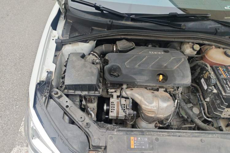 Used Roewe i5 2020 1.5L Automatic 4G Connect Luxury Flagship Edition Engine Bay Right