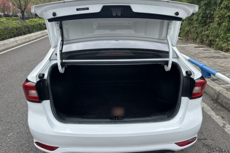 Used Roewe i5 2020 1.5L Manual 4G Connect Leehao Flagship Edition Exterior 1