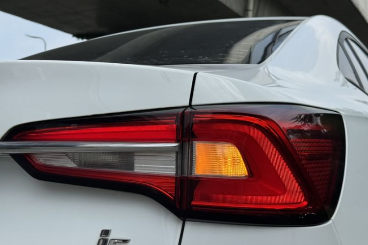 Used Roewe i5 2020 1.5L Manual 4G Connect Luxury Edition Exterior 1