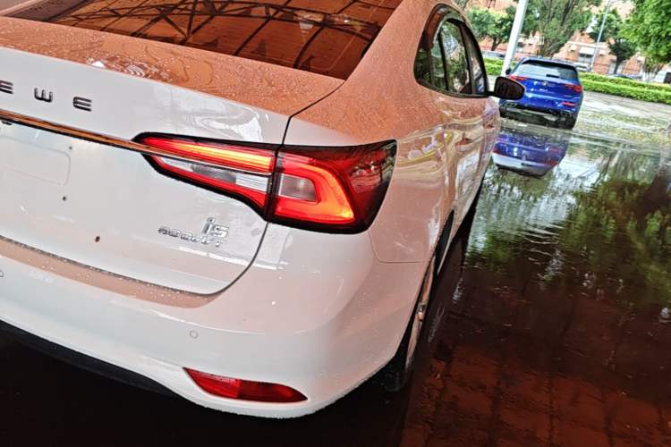 Used Roewe i5 2020 1.5L Automatic 4G Connected Linghao Edition Exterior 3