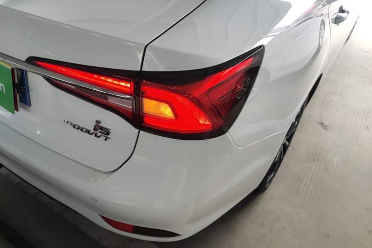 Used Roewe i5 2020 1.5L Automatic 4G Connect Luxury Flagship Edition Exterior 3