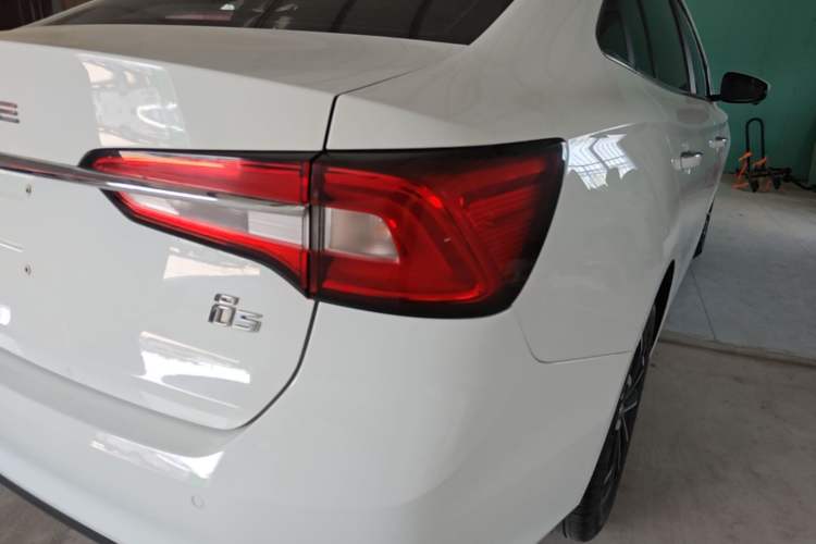 Used Roewe i5 2020 1.5L Automatic 4G Connect Luxury Flagship Edition Exterior 3