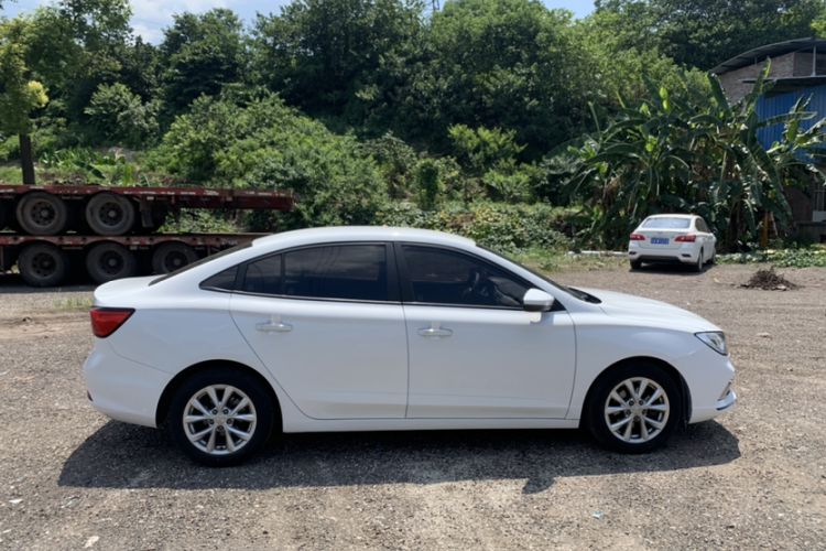 Used Roewe i5 2020 1.5L Manual 4G Connect Luxury Edition Exterior 3
