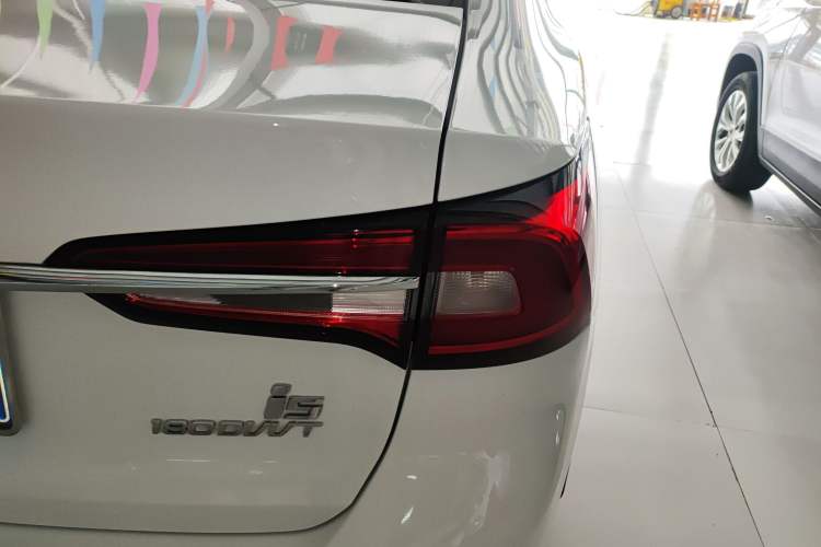 Used Roewe i5 2020 1.5L Automatic 4G Connect Luxury Flagship Edition Exterior 3
