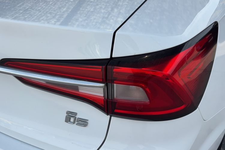 Used Roewe i5 2020 1.5L Manual 4G Connect Luxury Edition Exterior 3