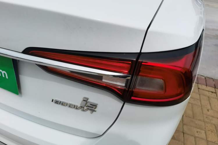 Used Roewe i5 2020 1.5L Automatic 4G Connect Luxury Flagship Edition Exterior 3