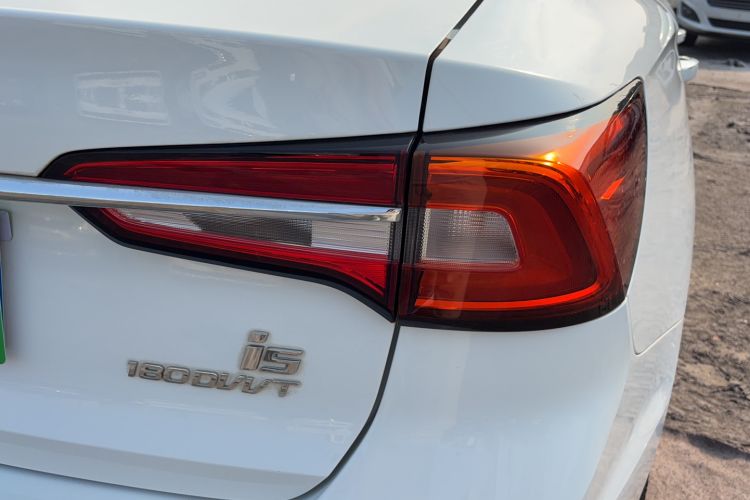 Used Roewe i5 2020 1.5L Automatic 4G Connect Luxury Flagship Edition Exterior 3