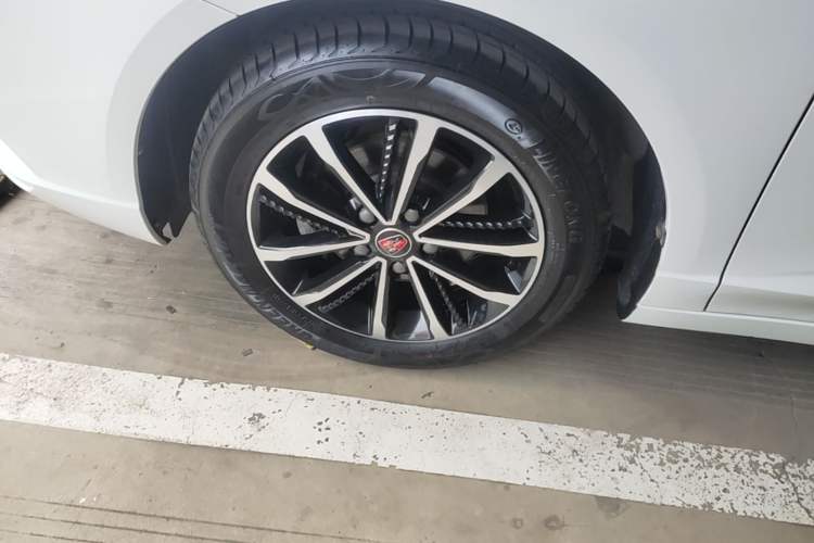 Used Roewe i5 2020 1.5L Automatic 4G Connect Luxury Flagship Edition Exterior 4