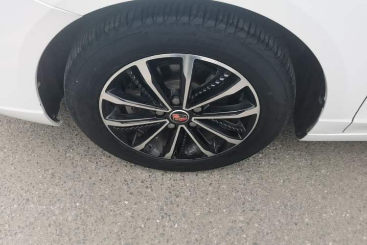 Used Roewe i5 2020 1.5L Automatic 4G Connect Luxury Flagship Edition Exterior 4