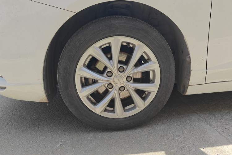 Used Roewe i5 2020 1.5L Manual 4G Connect Luxury Edition Exterior 4