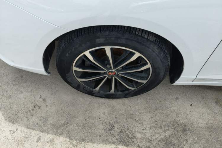 Used Roewe i5 2020 1.5L Automatic 4G Connect Luxury Flagship Edition Exterior 4