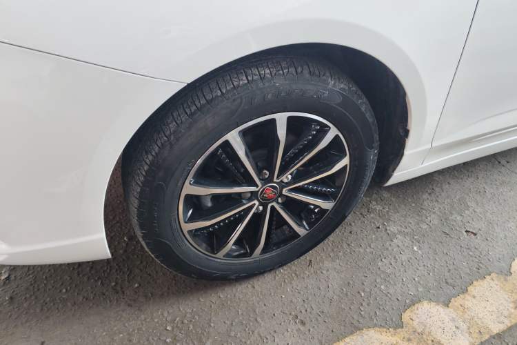 Used Roewe i5 2020 1.5L Automatic 4G Connect Luxury Flagship Edition Exterior 4