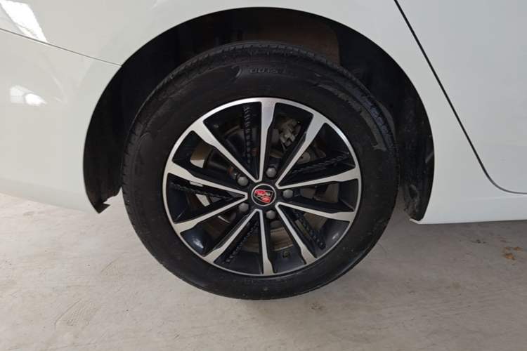 Used Roewe i5 2020 1.5L Automatic 4G Connect Luxury Flagship Edition Exterior 5