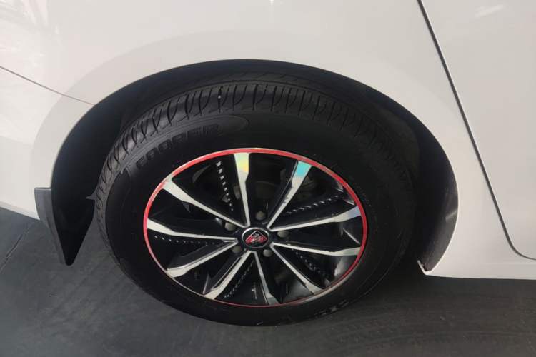 Used Roewe i5 2020 1.5L Automatic 4G Connect Luxury Flagship Edition Exterior 5