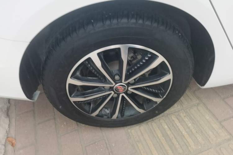 Used Roewe i5 2020 1.5L Automatic 4G Connect Luxury Flagship Edition Exterior 5