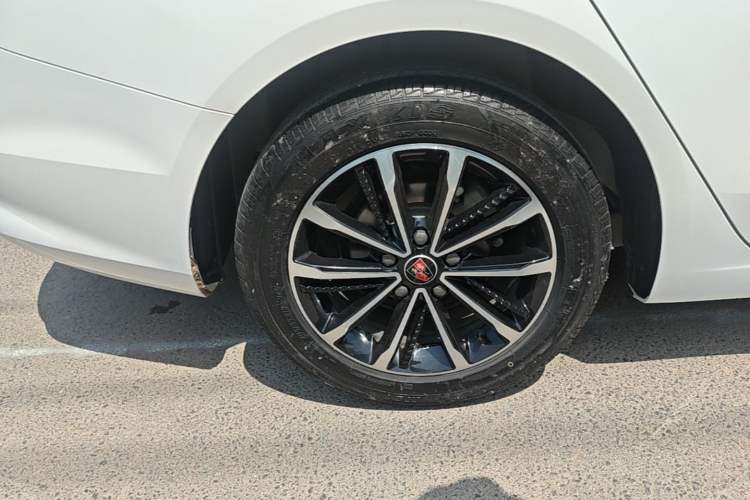Used Roewe i5 2020 1.5L Manual 4G Connect Leehao Flagship Edition Exterior 5