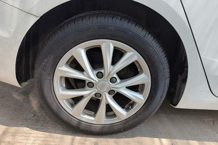 Used Roewe i5 2020 1.5L Automatic 4G Connected Linghao Edition Exterior 5