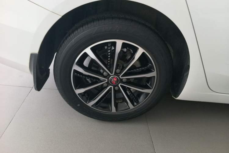 Used Roewe i5 2020 1.5L Manual 4G Connect Leehao Flagship Edition Exterior 5
