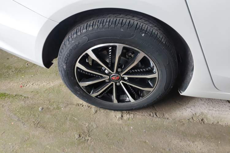 Used Roewe i5 2020 1.5L Automatic 4G Connect Luxury Flagship Edition Exterior 5