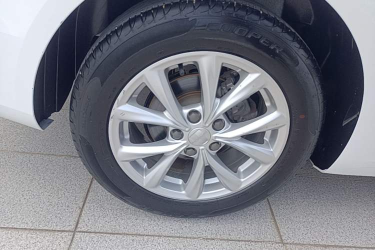 Used Roewe i5 2020 1.5L Automatic 4G Connected Linghao Edition Exterior 5