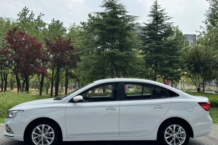 Used Roewe i5 2020 1.5L Manual 4G Connect Luxury Edition Exterior 7