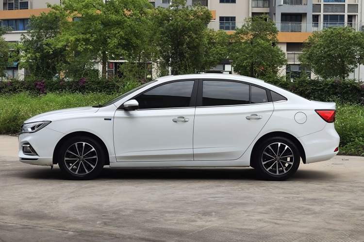 Used Roewe i5 2020 1.5L Automatic 4G Connected Leading Intelligent Driving Edition Exterior 9