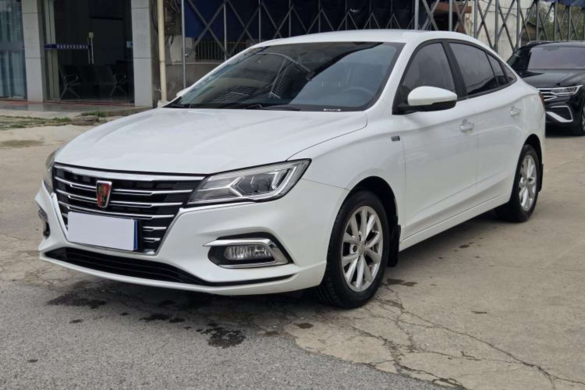 Used Roewe i5 2020 1.5L Manual 4G Connect Luxury Edition Front Left 45 Deg