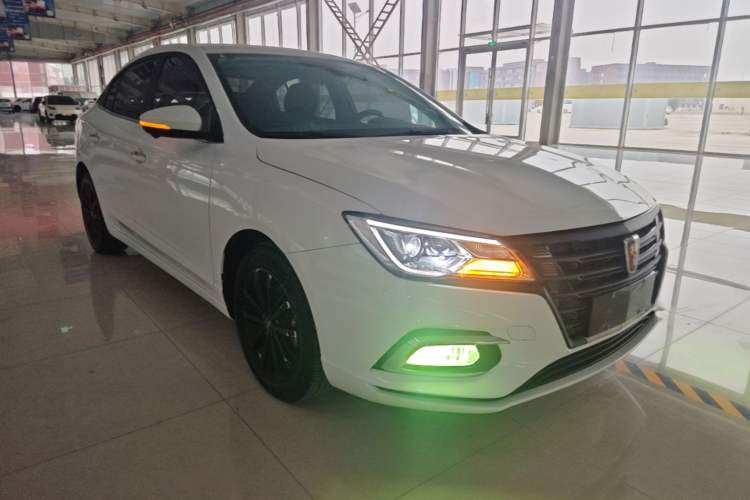Used Roewe i5 2020 1.5L Automatic 4G Connect Luxury Flagship Edition Front Right 45 Deg