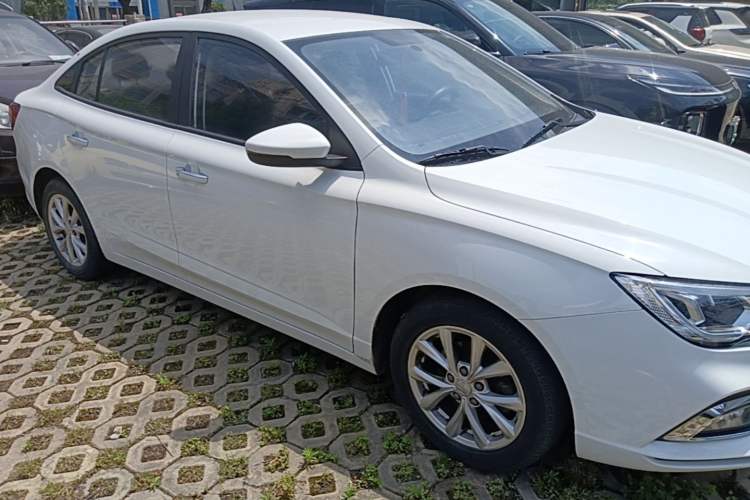 Used Roewe i5 2020 1.5L Manual 4G Connect Luxury Edition Front Right 45 Deg