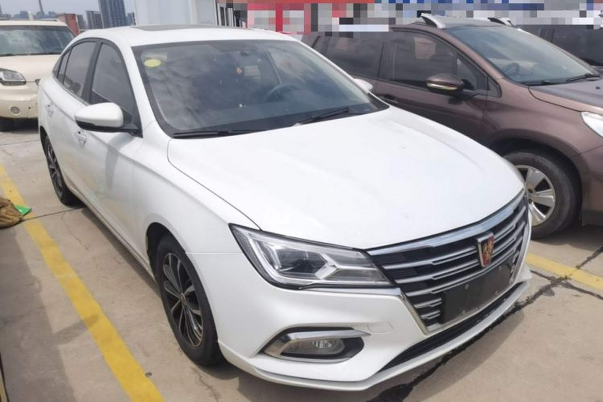 Used Roewe i5 2020 1.5L Manual 4G Connect Leehao Flagship Edition Front Right 45 Deg