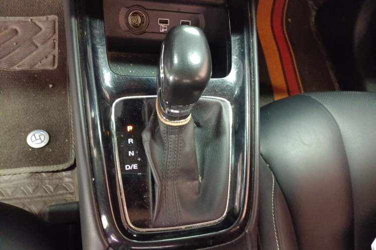 Used Roewe i5 2020 1.5L Automatic 4G Connect Luxury Flagship Edition Gear Lever