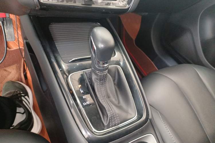 Used Roewe i5 2020 1.5L Automatic 4G Connect Luxury Flagship Edition Gear Lever