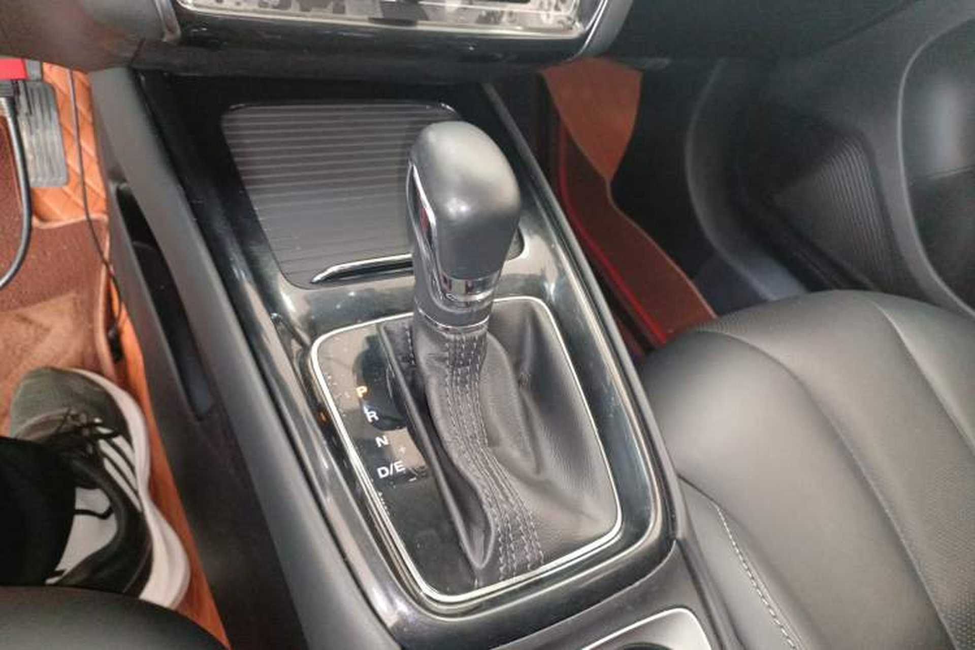 Used Roewe i5 2020 1.5L Automatic 4G Connect Luxury Flagship Edition Gear Lever