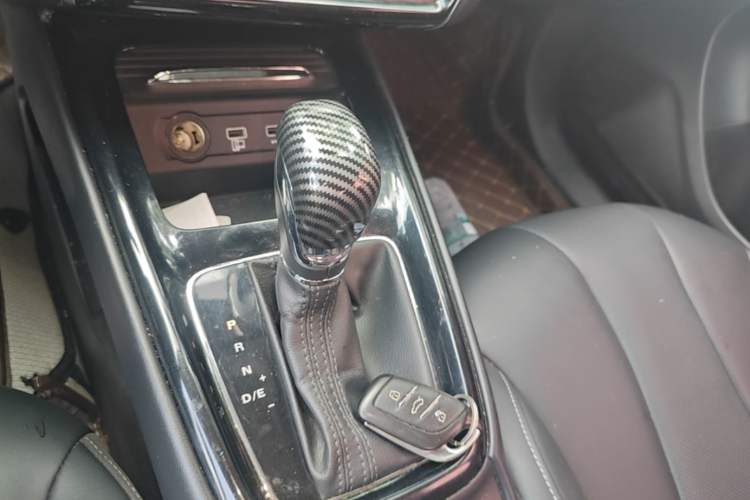 Used Roewe i5 2020 1.5L Automatic 4G Connect Luxury Flagship Edition Gear Lever