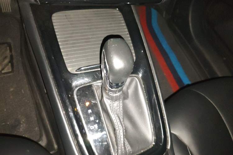 Used Roewe i5 2020 1.5L Automatic 4G Connect Luxury Flagship Edition Gear Lever