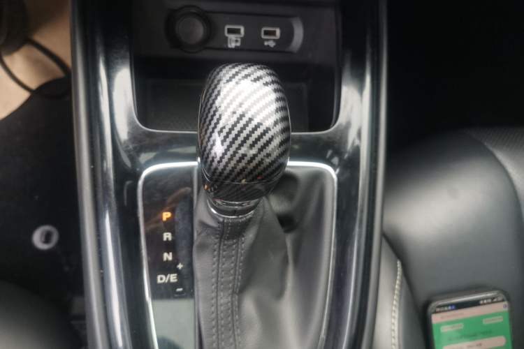 Used Roewe i5 2020 1.5L Automatic 4G Connect Luxury Flagship Edition Gear Lever