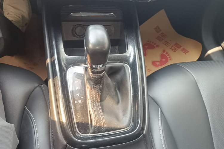 Used Roewe i5 2020 1.5L Automatic 4G Connect Luxury Flagship Edition Gear Lever