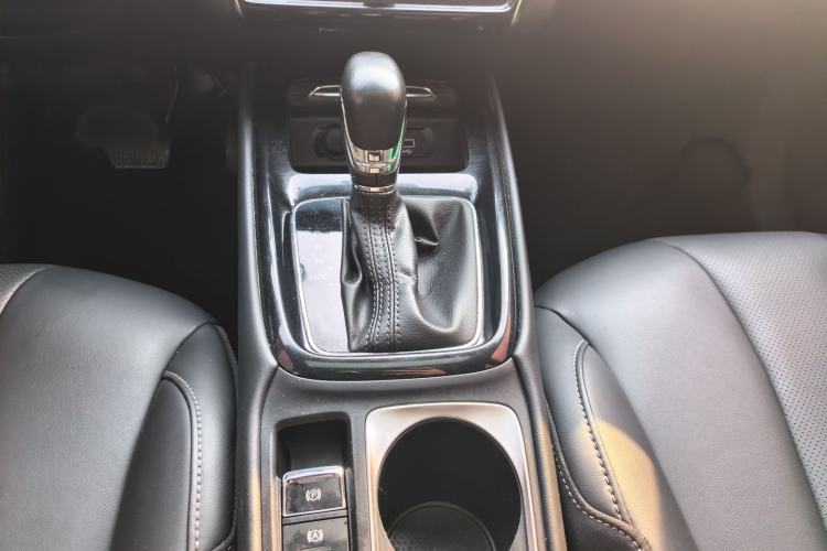 Used Roewe i5 2020 1.5L Automatic 4G Connect Luxury Flagship Edition Gear Lever