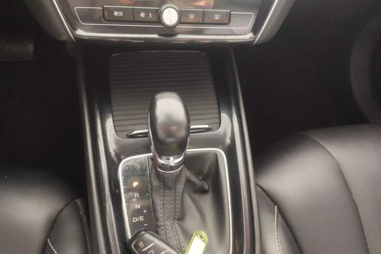 Used Roewe i5 2020 1.5L Automatic 4G Connect Luxury Flagship Edition Gear Lever