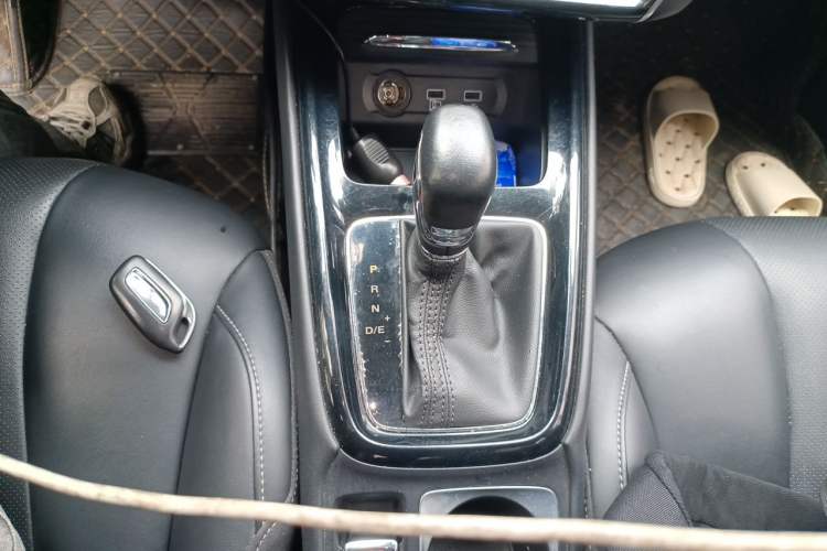 Used Roewe i5 2020 1.5L Automatic 4G Connect Luxury Flagship Edition Gear Lever